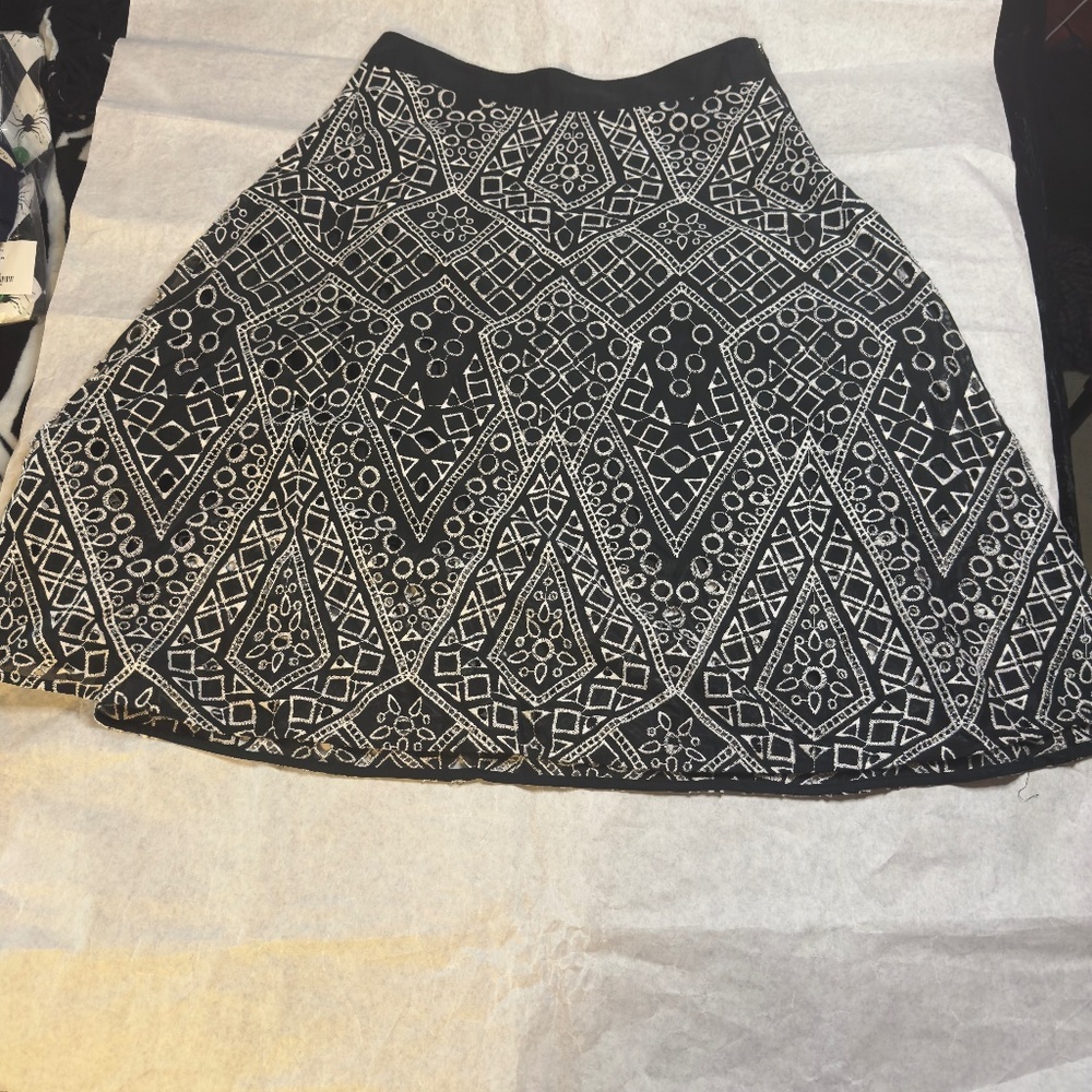 Banana Republic Black and White Geometric Skirt Size 14 EUC
